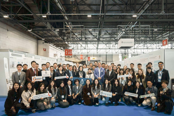 A group photo of Mr. David Taji Farouki (second row, ninth left), President of the Jury of the International Exhibition of Inventions Geneva (Geneva Inventions), Ir Andrew Young (second row, ninth right), Hong Kong’s official representative for Geneva Inventions and the HKUST delegation led by Dr. Kim Shin-Cheul (second row, tenth right), Associate Vice-President for Research and Development (Knowledge Transfer). A group photo of Mr. David Taji Farouki (second row, ninth left), President of the Jury of the International Exhibition of Inventions Geneva (Geneva Inventions), Ir Andrew Young (second row, ninth right), Hong Kong’s official representative for Geneva Inventions and the HKUST delegation led by Dr. Kim Shin-Cheul (second row, tenth right), Associate Vice-President for Research and Development (Knowledge Transfer).