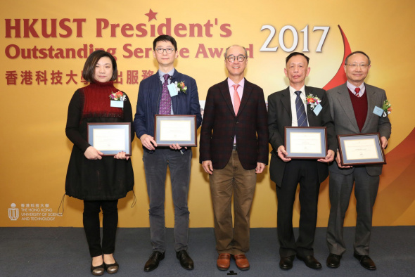 HKUST President Prof Tony F Chan (middle) presents the “HKUST President’s Outstanding Service Award” to: (from left) Ms Patricia Lai Suk-ching, Assistant Director (UG Affairs Administration) of the Office of the Dean of Engineering; Mr Doug Wong Chung-tak, Computer Officer of the Information Technology Services Center; Mr Ho Shun-sing, Chief Security Officer of the Facilities Management Office and Prof Joseph Kwan Kai-cho, Director of Health, Safety and Environment. HKUST President Prof Tony F Chan (middle) presents the “HKUST President’s Outstanding Service Award” to: (from left) Ms Patricia Lai Suk-ching, Assistant Director (UG Affairs Administration) of the Office of the Dean of Engineering; Mr Doug Wong Chung-tak, Computer Officer of the Information Technology Services Center; Mr Ho Shun-sing, Chief Security Officer of the Facilities Management Office and Prof Joseph Kwan Kai-cho, Director of Health, Safety and Environment.